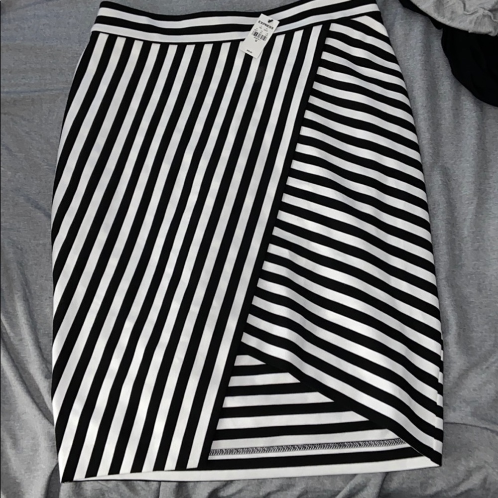 Express High Waisted Skirt with Side Zipper